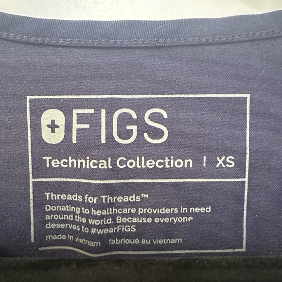 Figs Navy Technical Scrubs (Zomara Pant, Catarina Top) - Picture 10 of 10